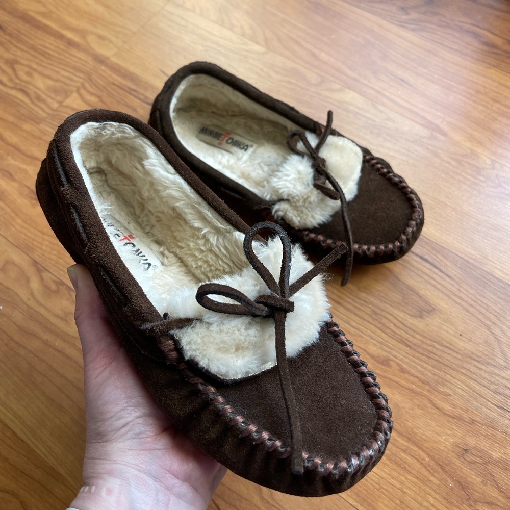 Minnetonka Brown suede leather moccasins size 8